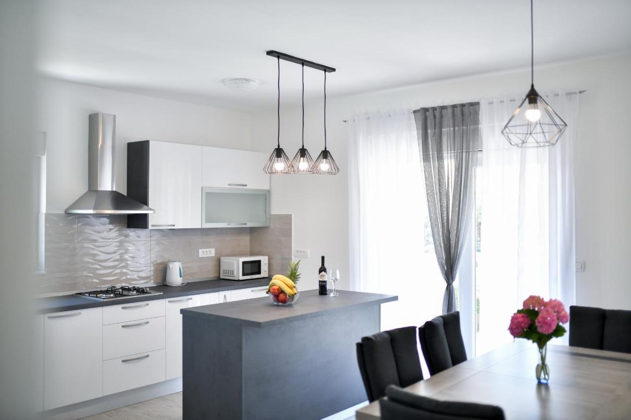 J&m Apartment